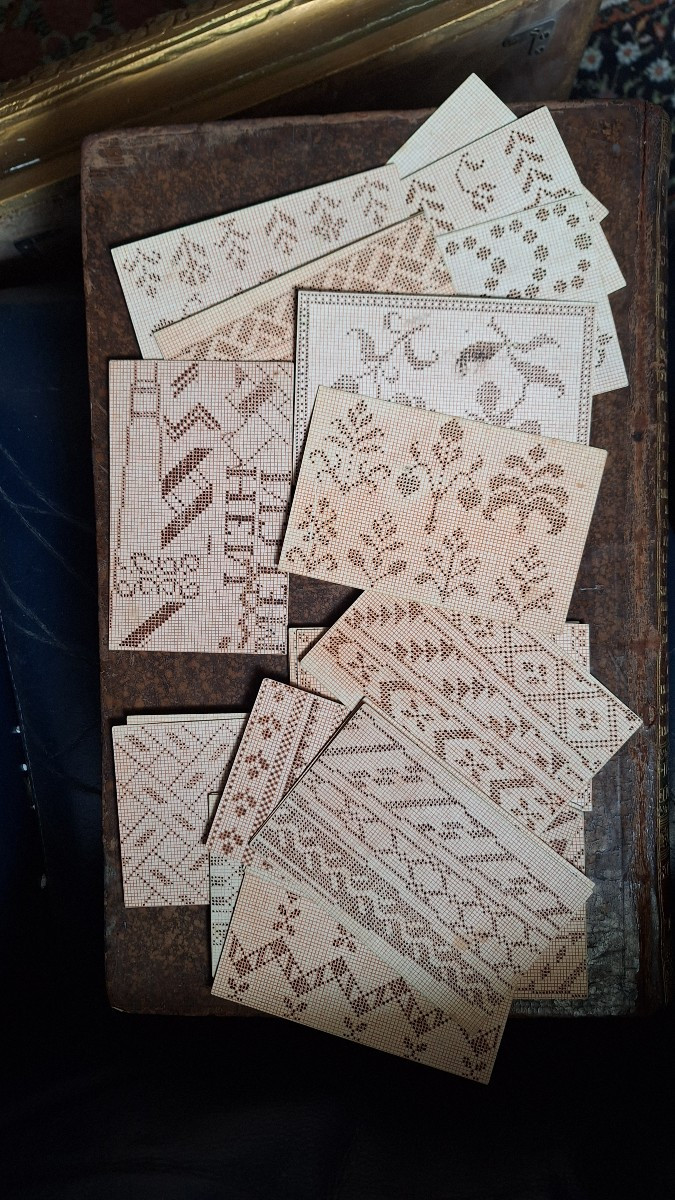 étui et cartons de broderie du XVIIIéme siecle-photo-5