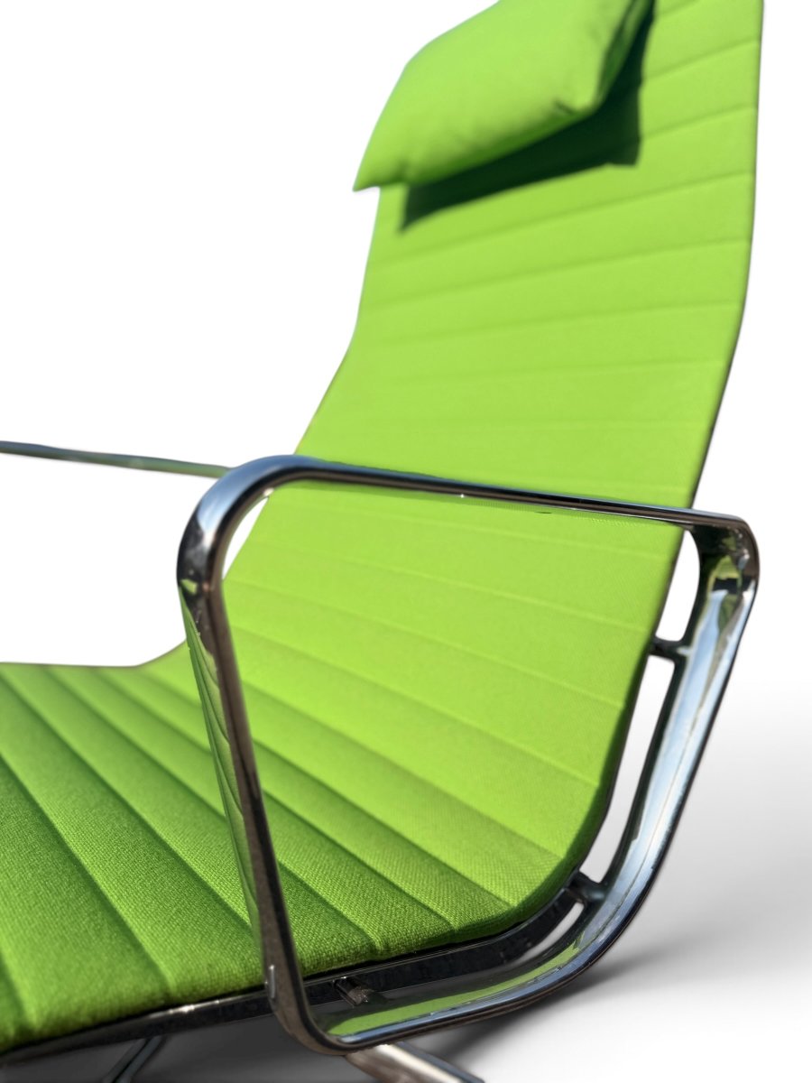 Fauteuil Lounge EA 124 et son Ottoman EA 125, Charles & Ray Eames pour Vitra-photo-6