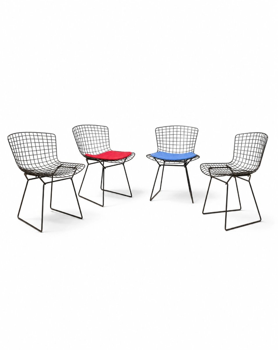 Suite de 4 Chaises "Wire" — Harry Bertoia pour Knoll (Acier, Brasure Laiton & Coussins Knoll)