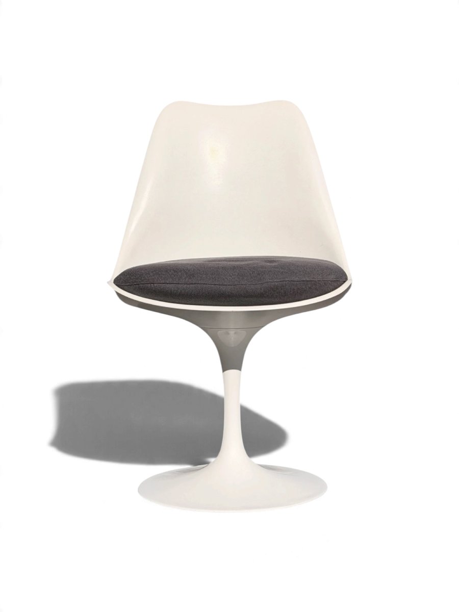 Tulip Chair By Eero Saarinen, Knoll International, Cast Aluminum