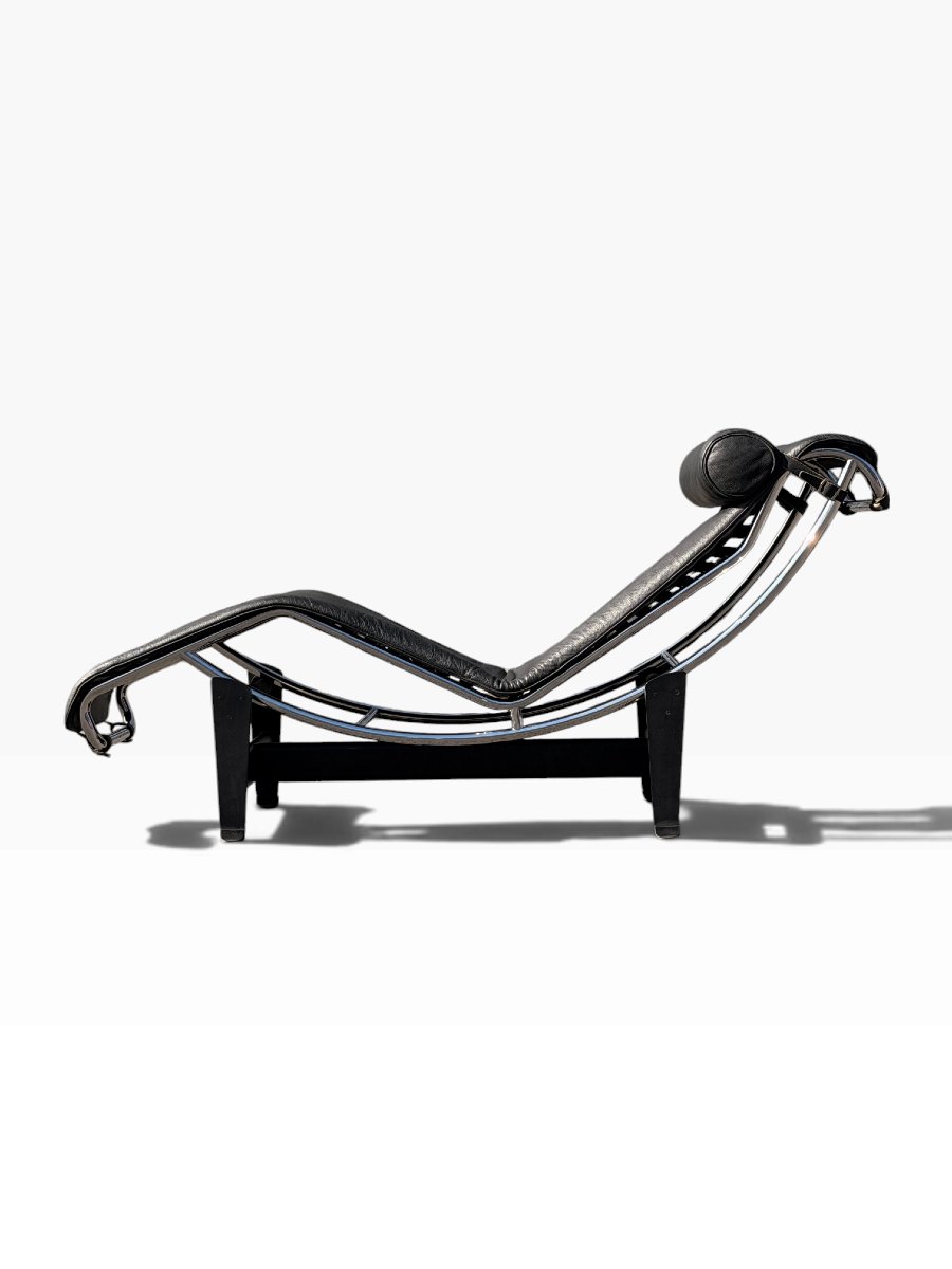 Chaise longue LC4 de Le Corbusier, Jeanneret et Perriand, Cassina, cuir noir-photo-2