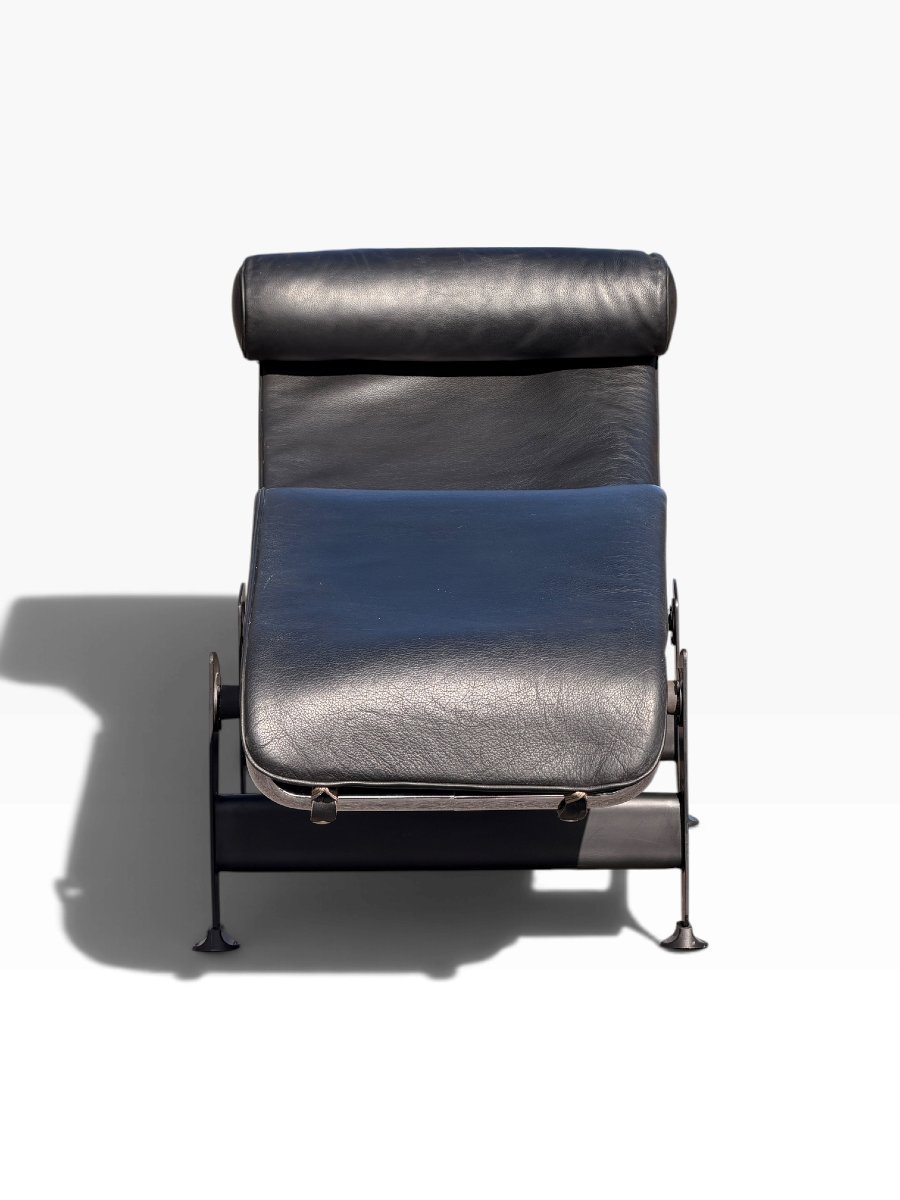 Chaise longue LC4 de Le Corbusier, Jeanneret et Perriand, Cassina, cuir noir-photo-3