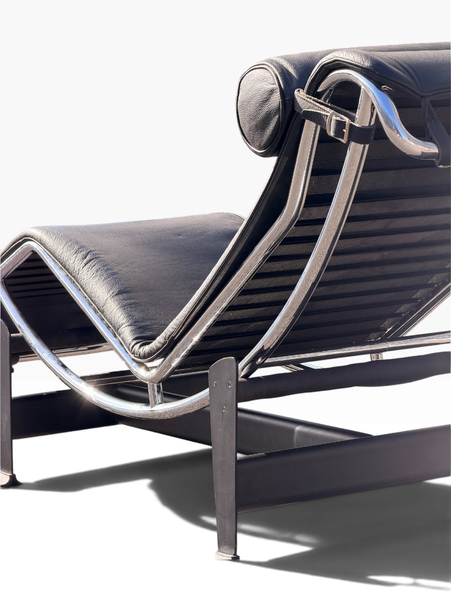 Chaise longue LC4 de Le Corbusier, Jeanneret et Perriand, Cassina, cuir noir-photo-4