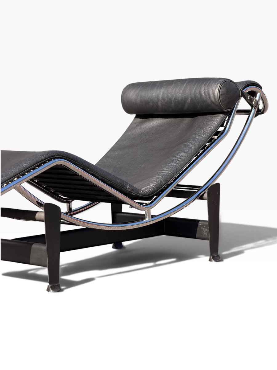 Chaise longue LC4 de Le Corbusier, Jeanneret et Perriand, Cassina, cuir noir-photo-5