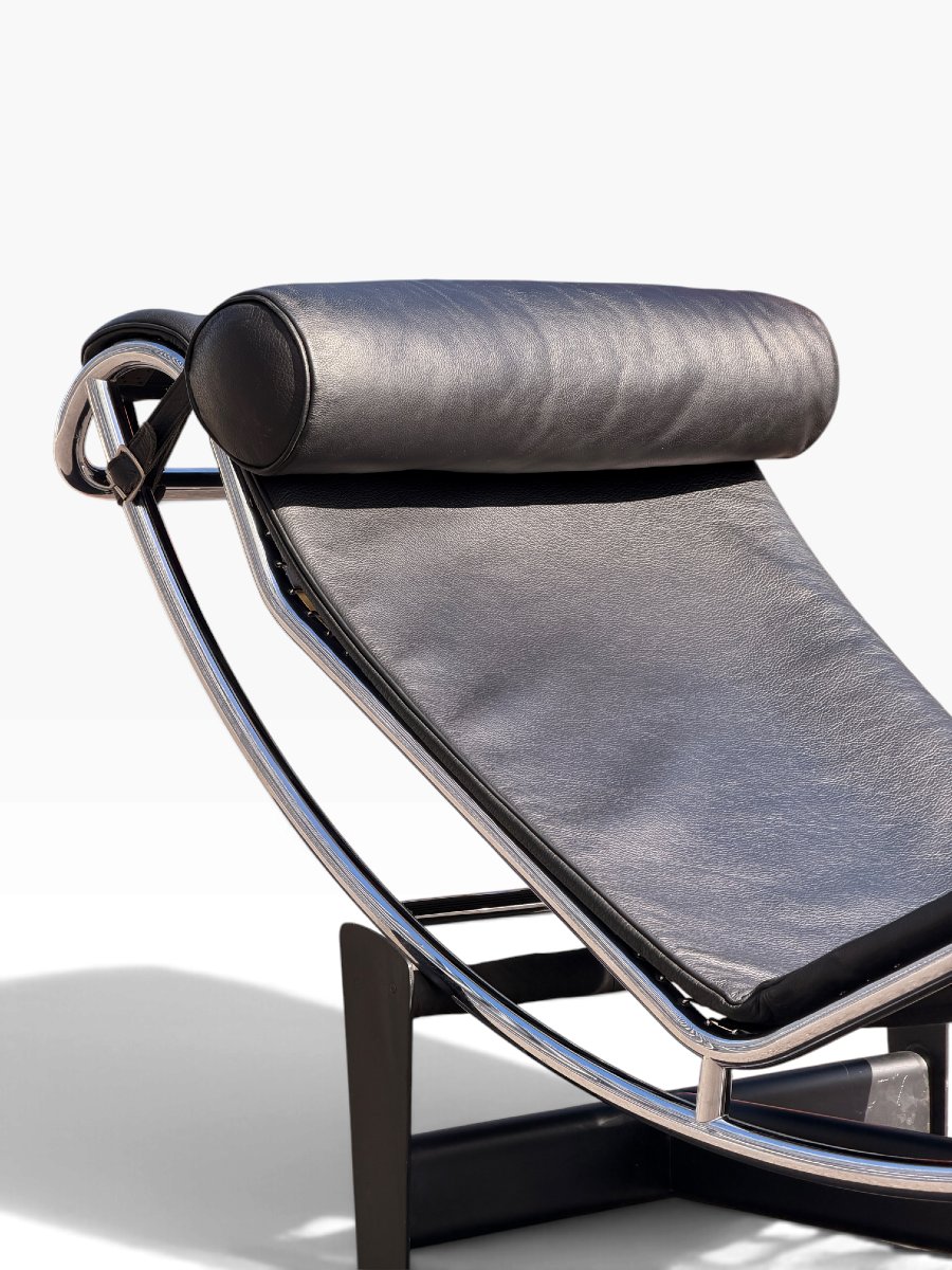 Chaise longue LC4 de Le Corbusier, Jeanneret et Perriand, Cassina, cuir noir-photo-6