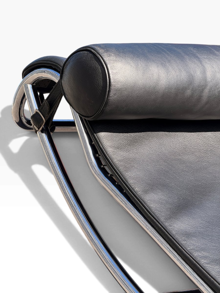 Chaise longue LC4 de Le Corbusier, Jeanneret et Perriand, Cassina, cuir noir-photo-7