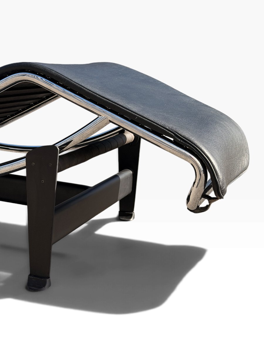 Chaise longue LC4 de Le Corbusier, Jeanneret et Perriand, Cassina, cuir noir-photo-8