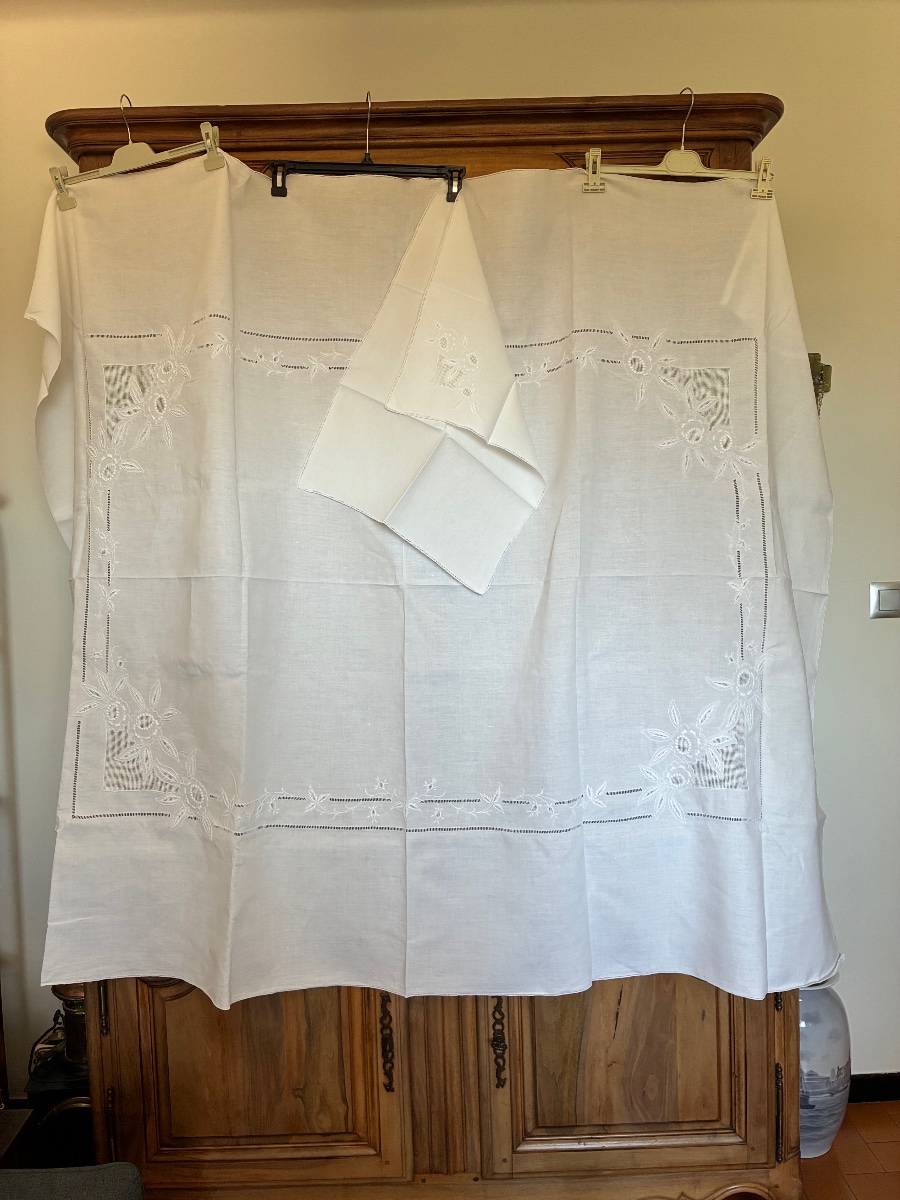 Nappe et serviettes brodées main 