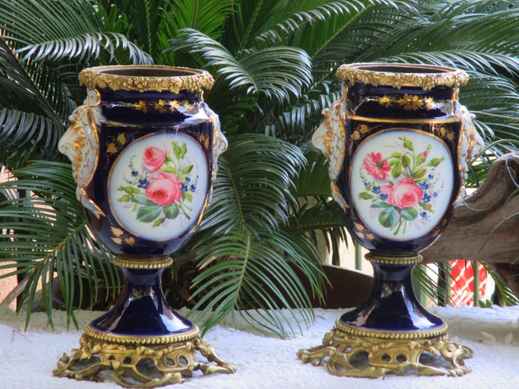 Paire De Vases  En Porcelaine De Sèvres -photo-2