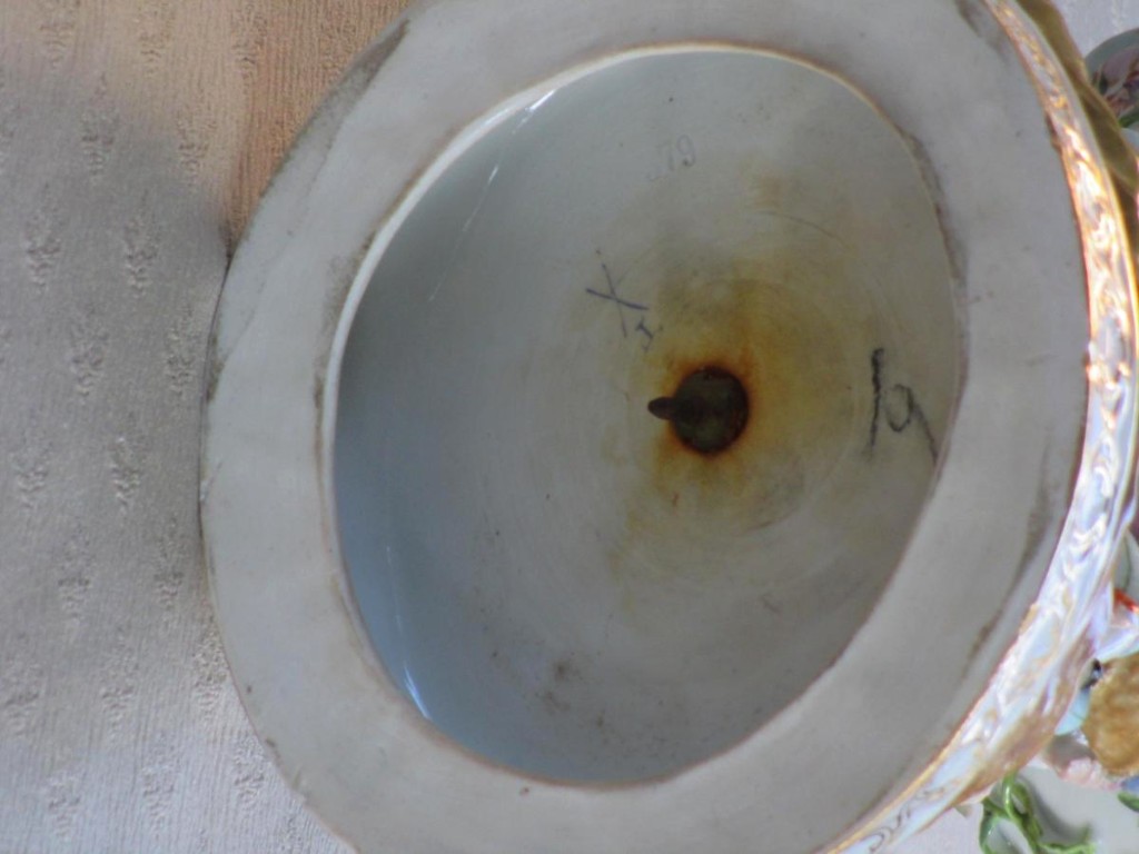 Cup On Foot Or Mostly Table-photo-1