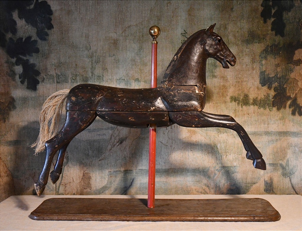 Cheval de manège en bois