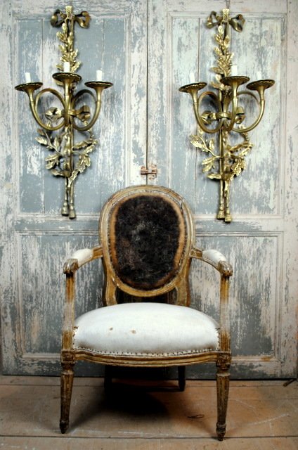 Paire De Grandes Appliques A Trois Lumières