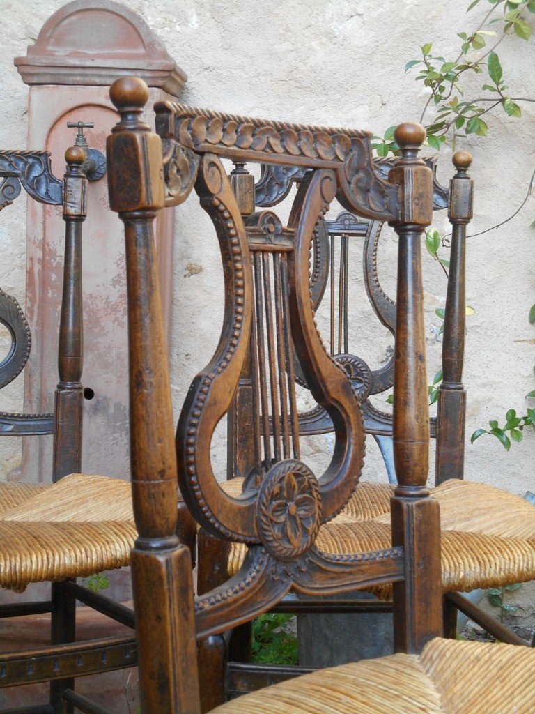 Belle Série De 4 Chaises A Dossier Lyre-photo-2