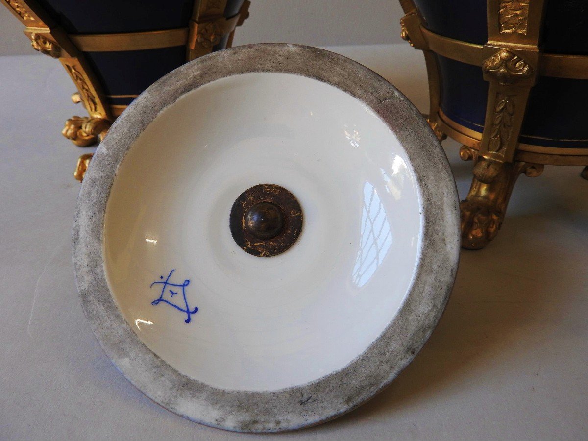 Pair Of Sèvres Style Porcelain Covered Urns-photo-4