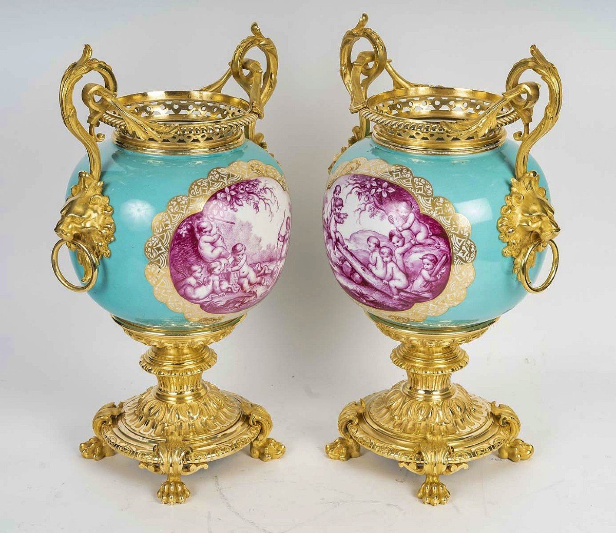 Paire De Vases En Porcelaine De Paris Monture Bronze Doré -photo-3