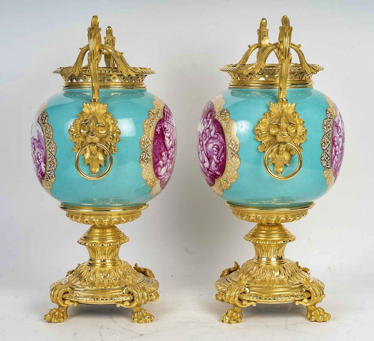 Paire De Vases En Porcelaine De Paris Monture Bronze Doré -photo-4