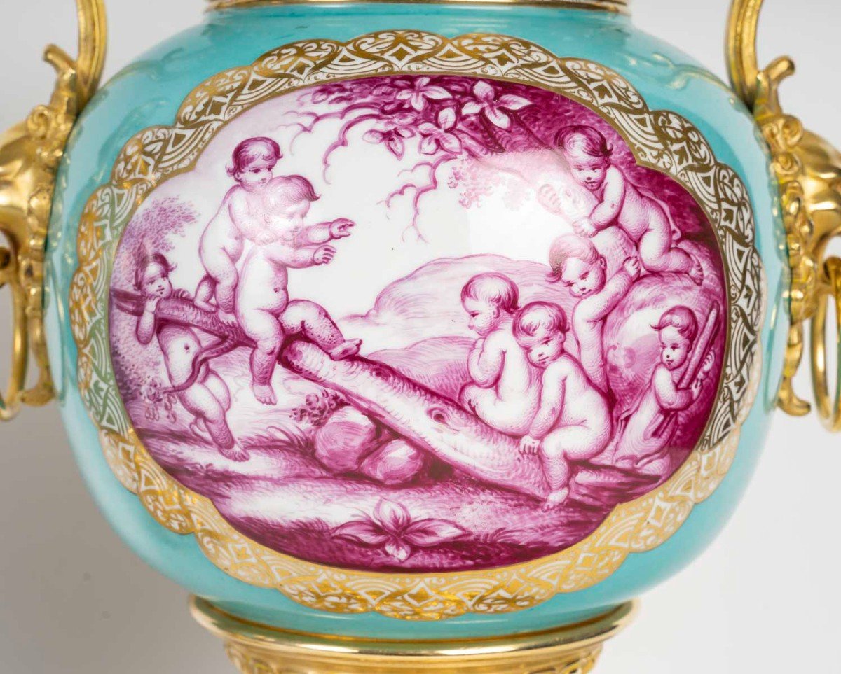 Paire De Vases En Porcelaine De Paris Monture Bronze Doré -photo-5