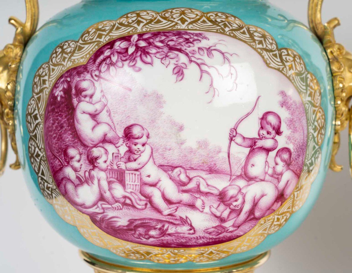 Paire De Vases En Porcelaine De Paris Monture Bronze Doré -photo-6