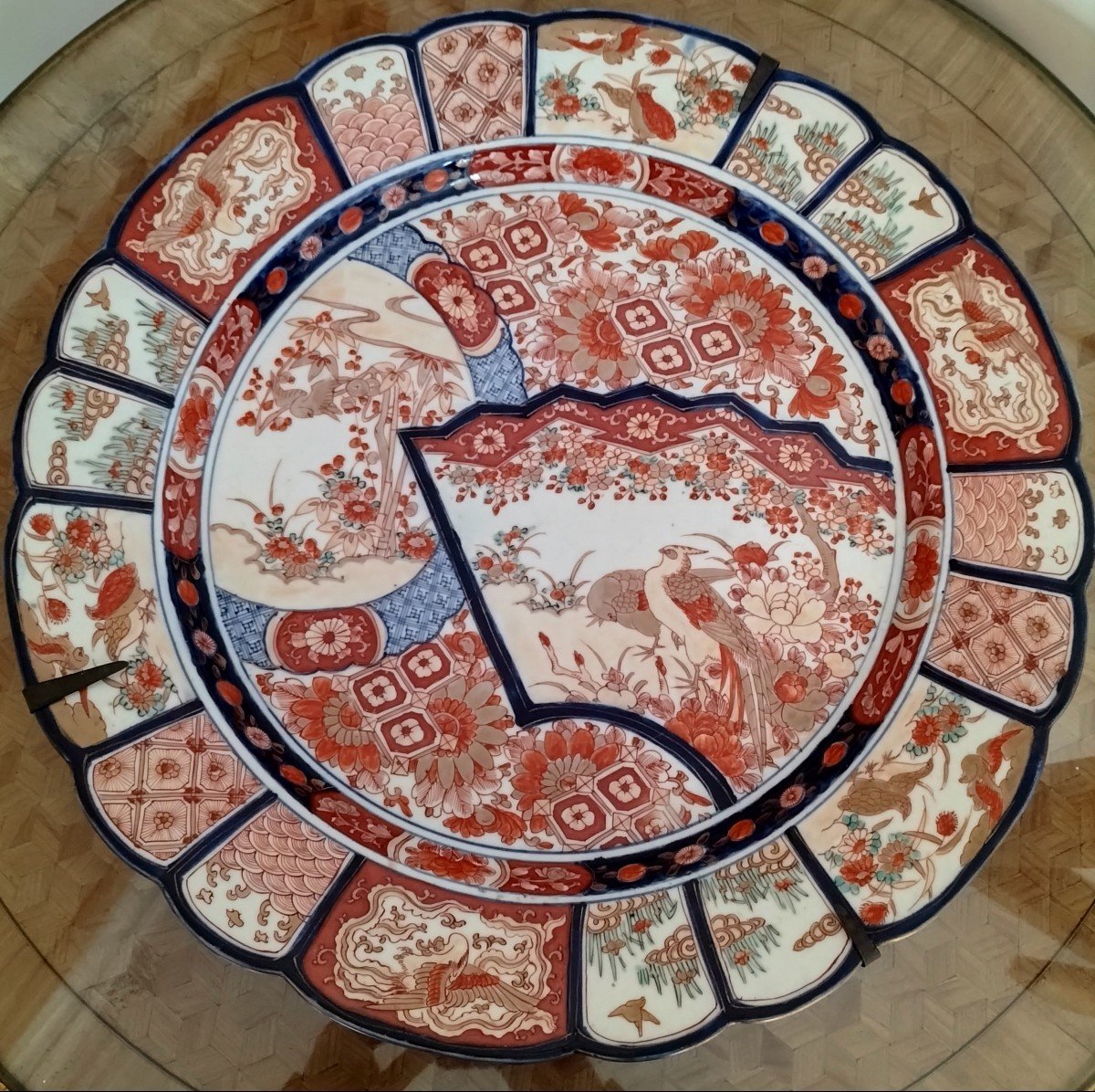 Important Plat En Porcelaine Imari Japon