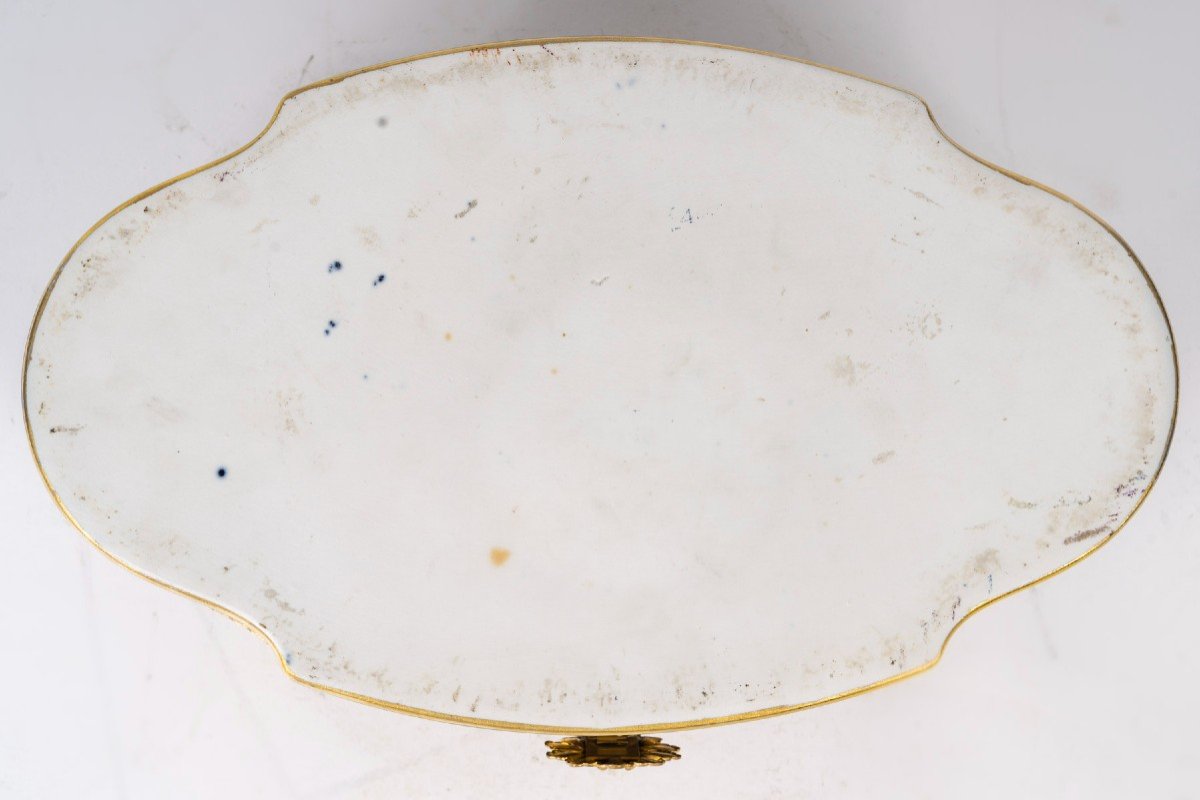 Important Sèvres Porcelain Box -photo-6