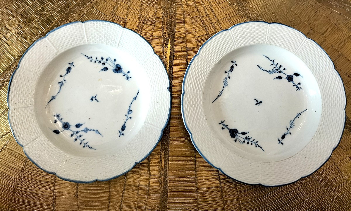 Chantilly Pair Of 18th Century Porcelain Plates -photo-2