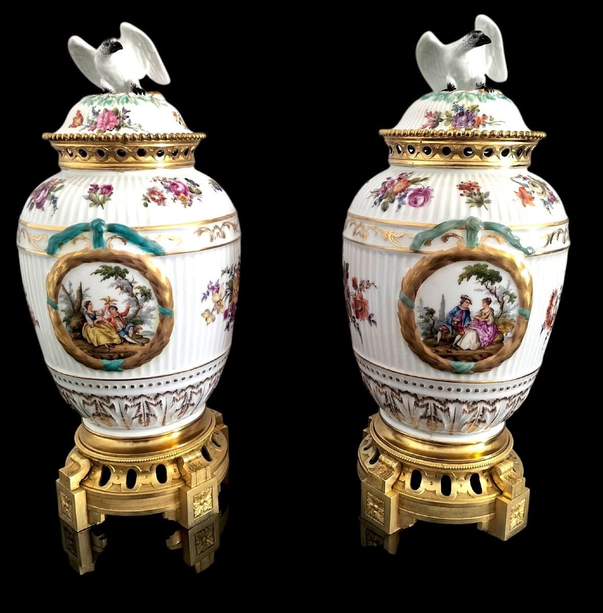 Paire De Vase En Porcelaine De Berlin Monture Bronze 19ème Siècle -photo-3