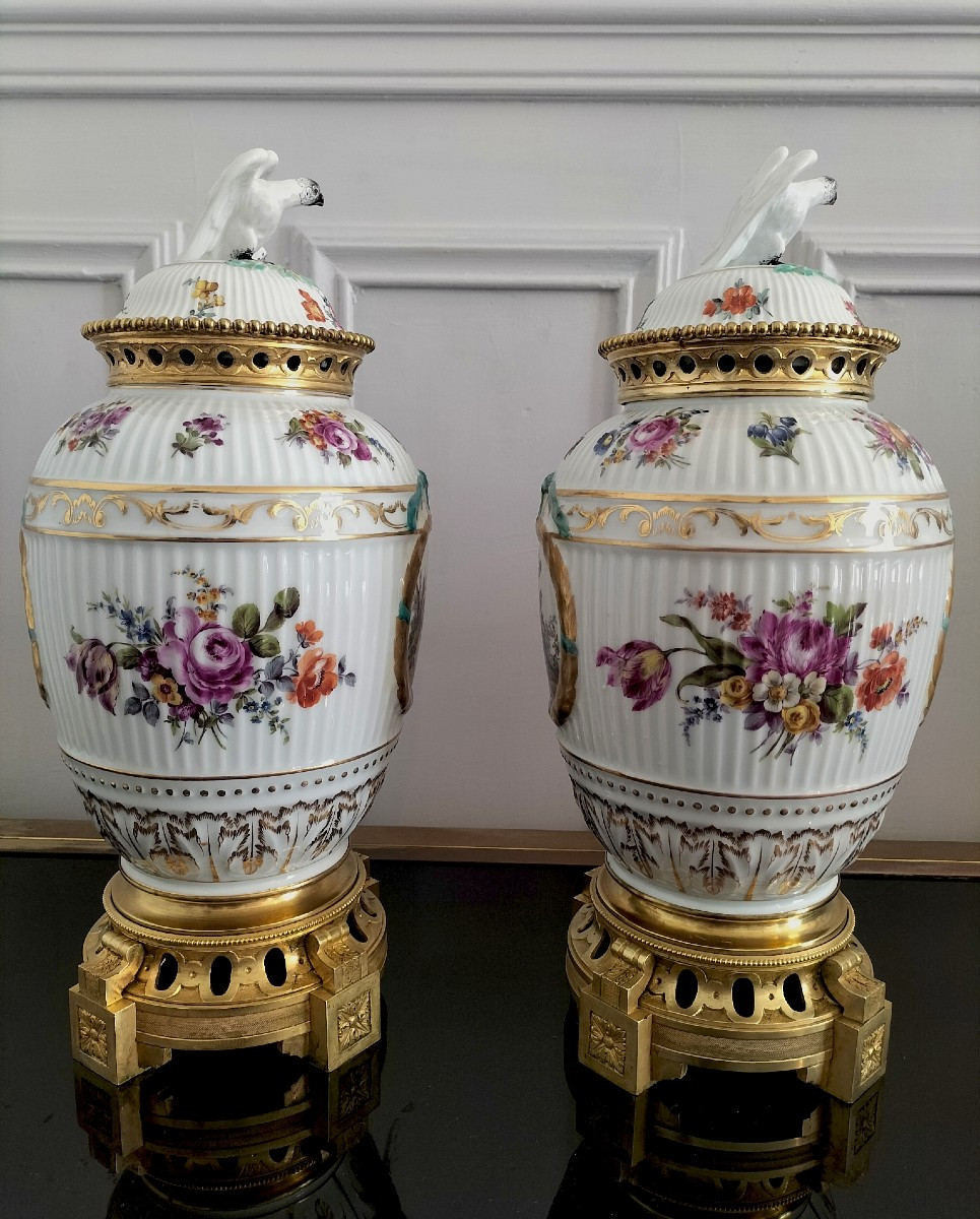 Paire De Vase En Porcelaine De Berlin Monture Bronze 19ème Siècle -photo-4