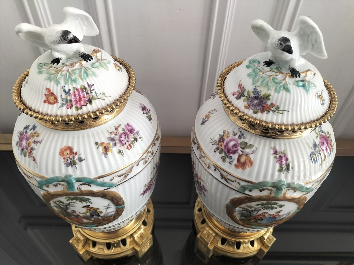 Paire De Vase En Porcelaine De Berlin Monture Bronze 19ème Siècle -photo-1