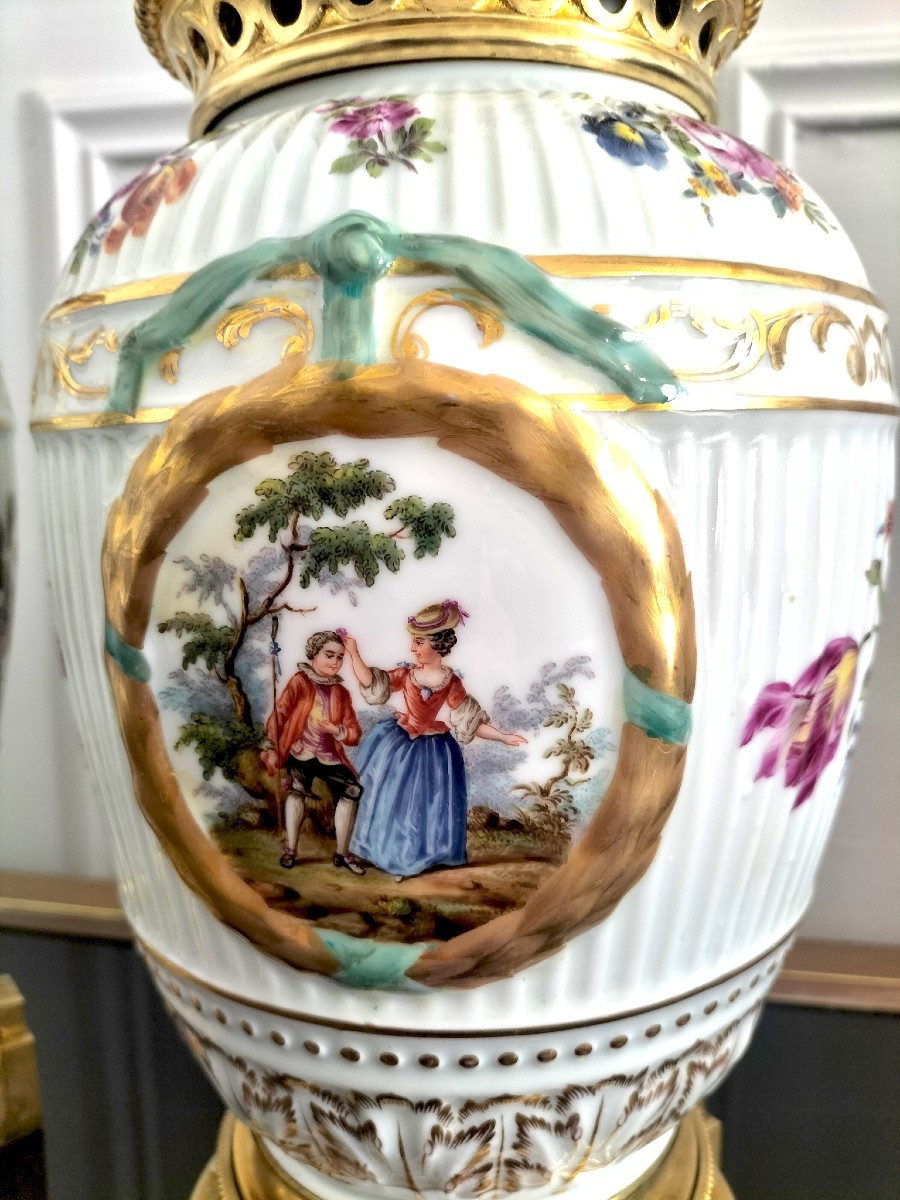 Paire De Vase En Porcelaine De Berlin Monture Bronze 19ème Siècle -photo-4