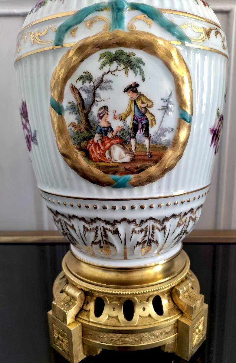 Paire De Vase En Porcelaine De Berlin Monture Bronze 19ème Siècle -photo-6