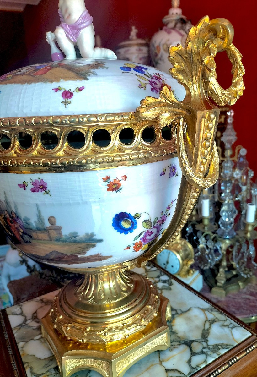 Important Berlin Porcelain And Gilt Bronze Incense Burner, 19th Century -photo-3