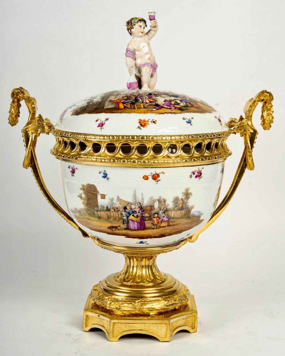 Important brule parfum en porcelaine de Berlin et bronze doré 19ème siècle 
