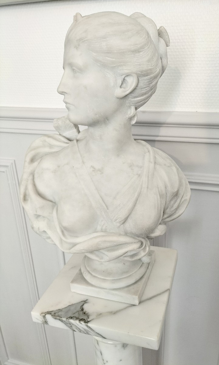 Buste de Diane chasseresse sur colonne en marbre de Carrare -photo-3