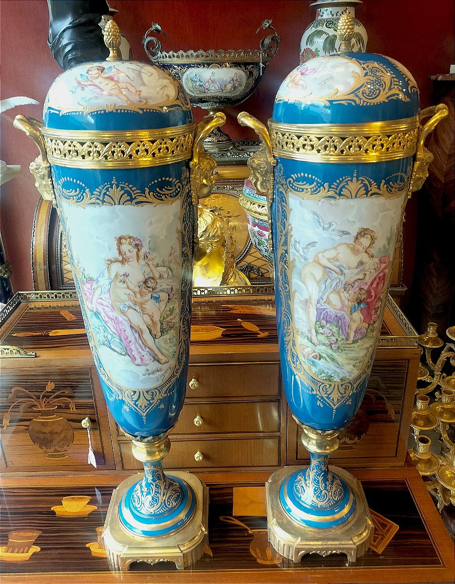 Paire de grands vases en porcelaine style Sèvres monture bronze doré -photo-3