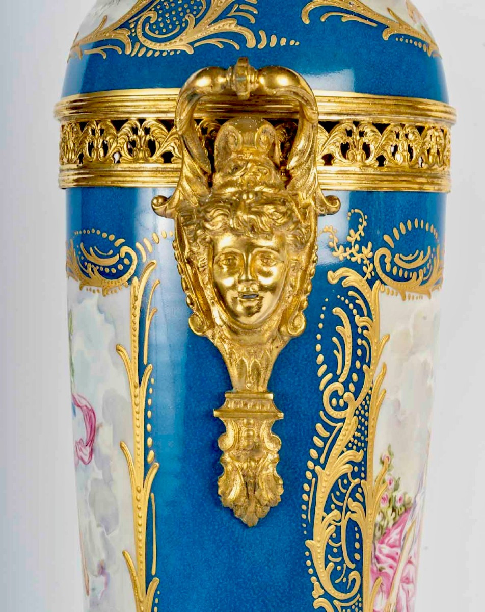 Paire de grands vases en porcelaine style Sèvres monture bronze doré -photo-5