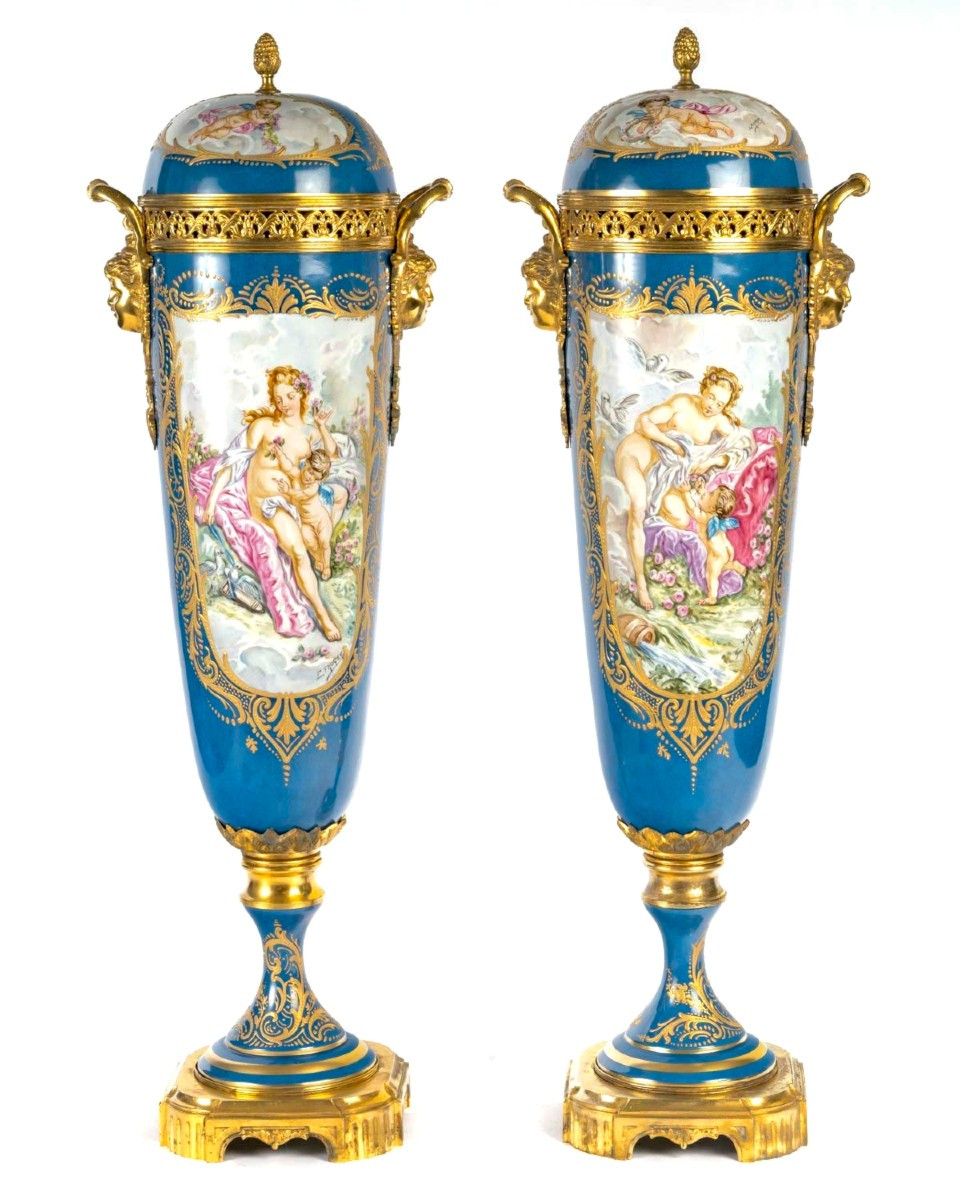 Paire de grands vases en porcelaine style Sèvres monture bronze doré 