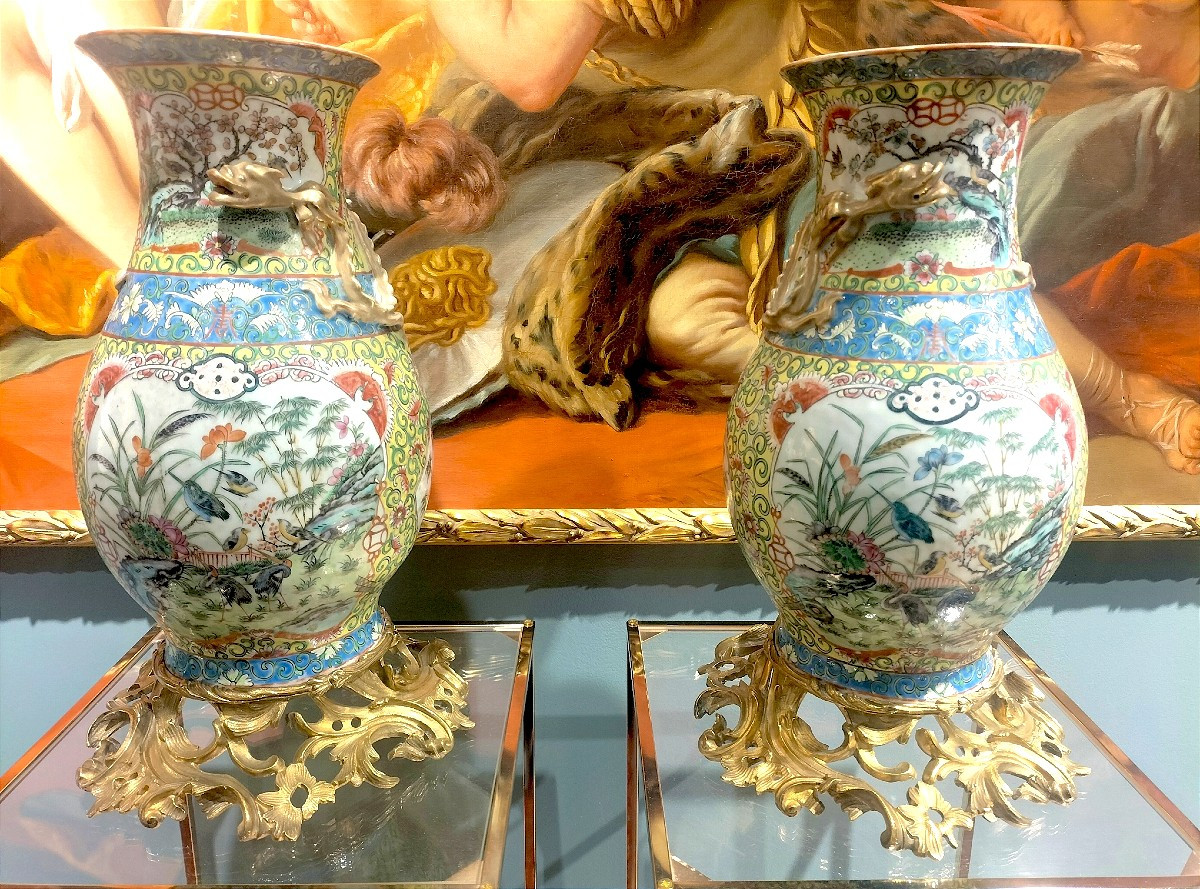 Paire de vases en porcelaine de Canton Chine 19ème siècle 