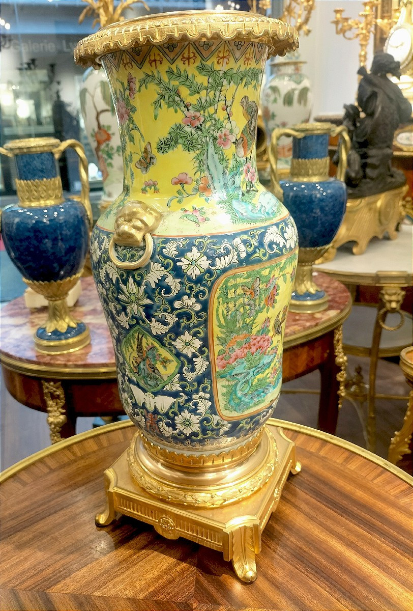 Paire de grands vases en porcelaine de Chine Canton monture bronze doré 19ème siècle -photo-3