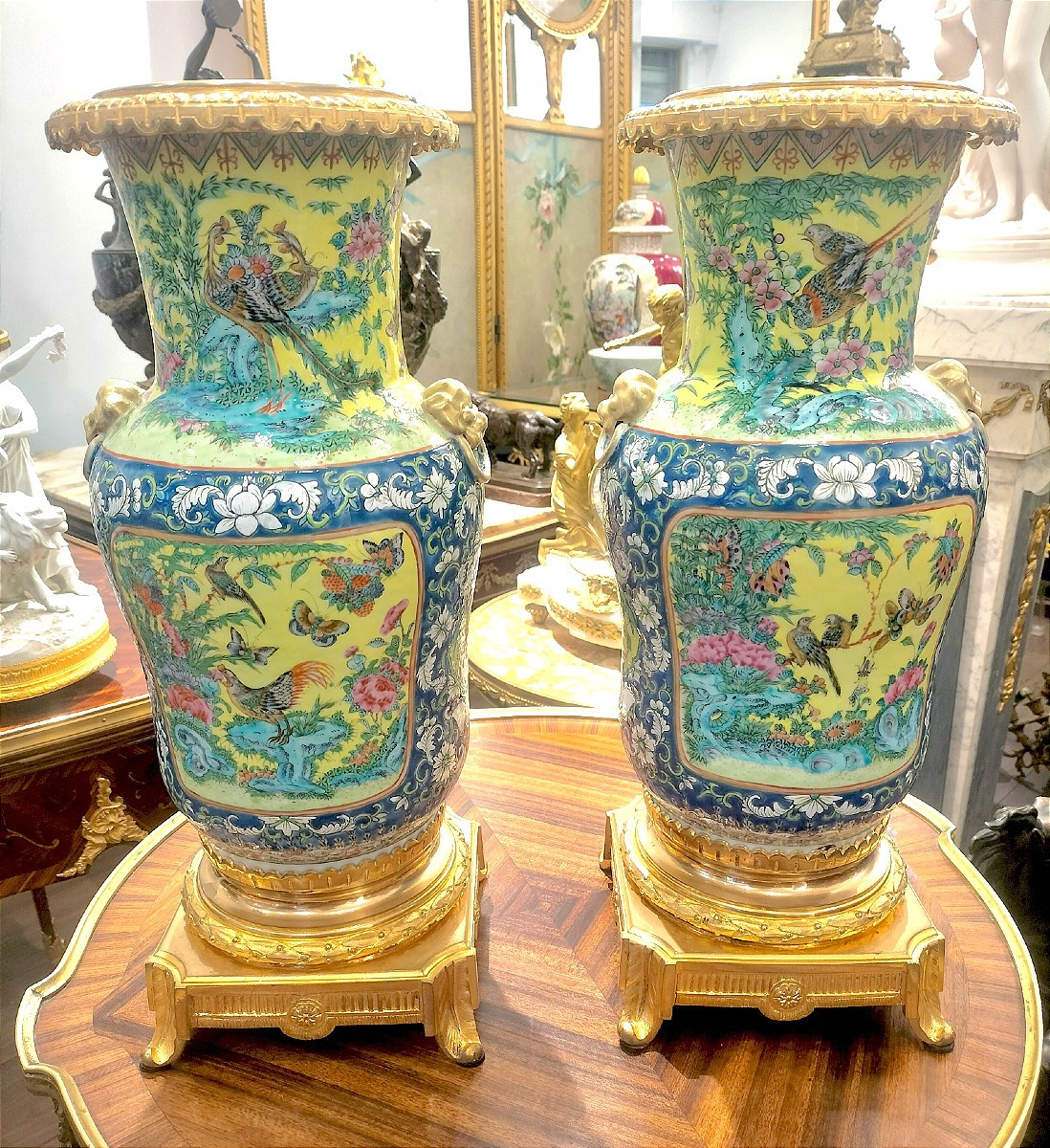 Paire de grands vases en porcelaine de Chine Canton monture bronze doré 19ème siècle -photo-2