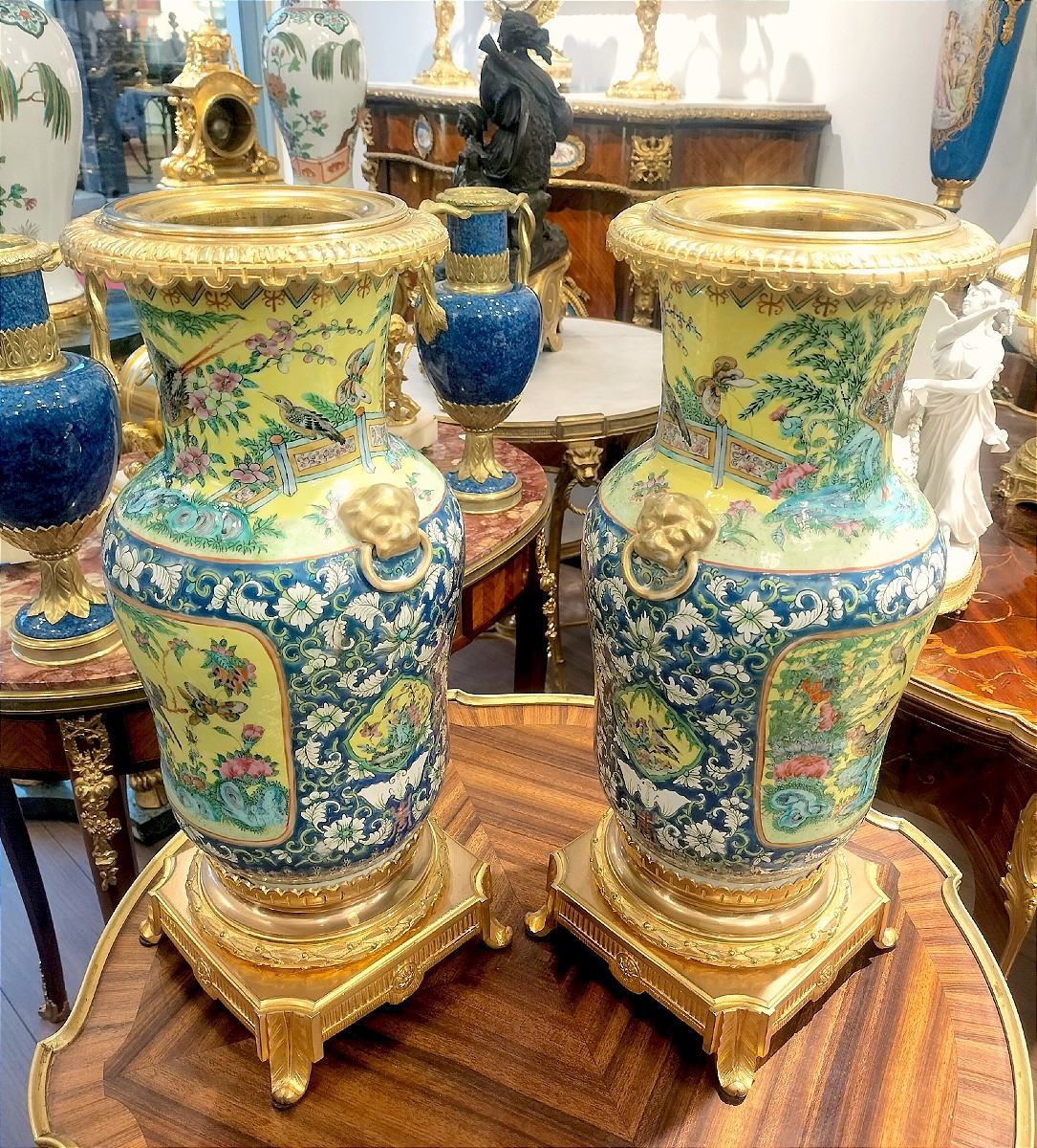 Paire de grands vases en porcelaine de Chine Canton monture bronze doré 19ème siècle -photo-4