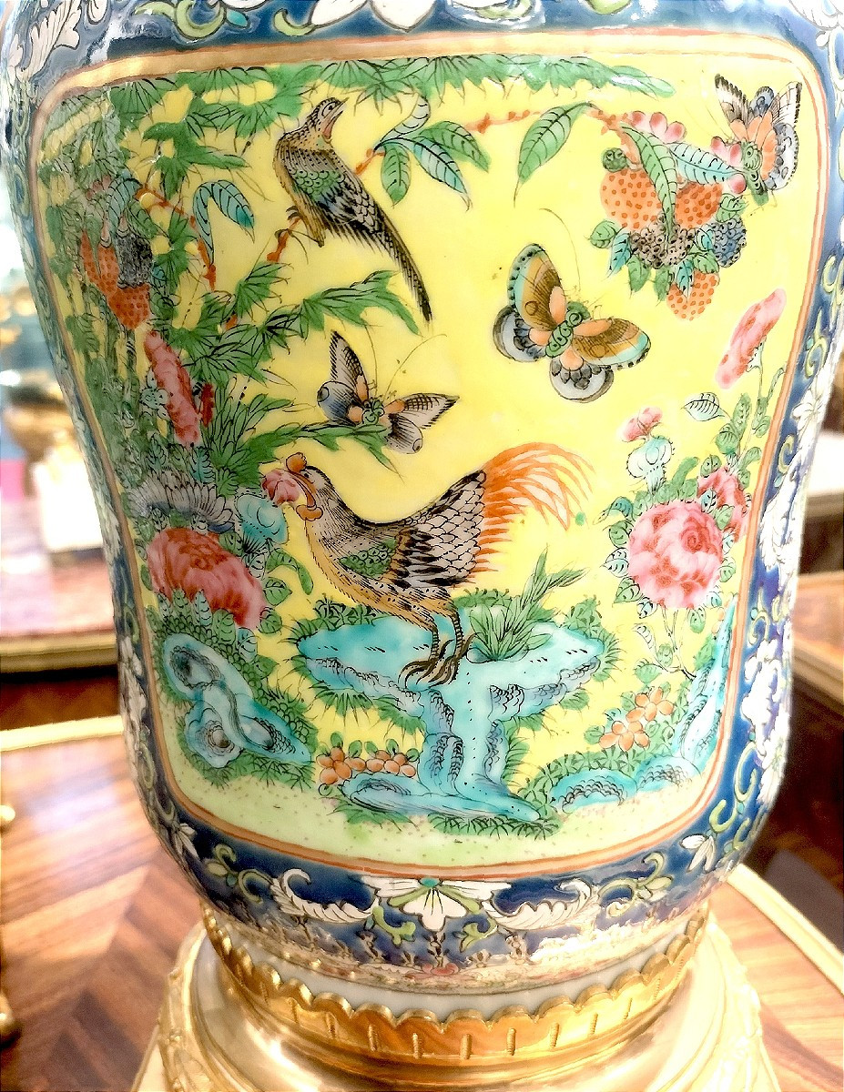 Paire de grands vases en porcelaine de Chine Canton monture bronze doré 19ème siècle -photo-2