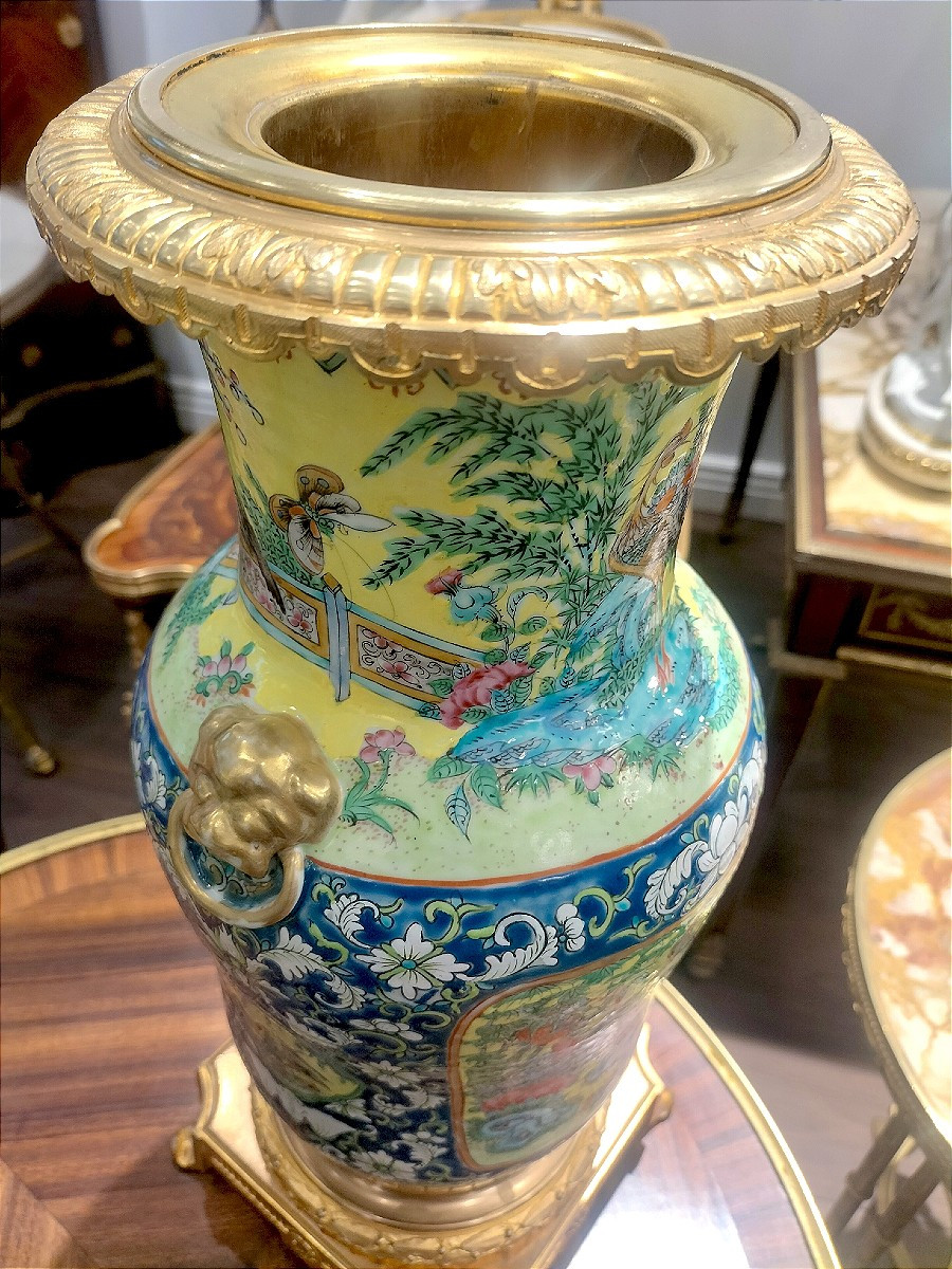 Paire de grands vases en porcelaine de Chine Canton monture bronze doré 19ème siècle -photo-3