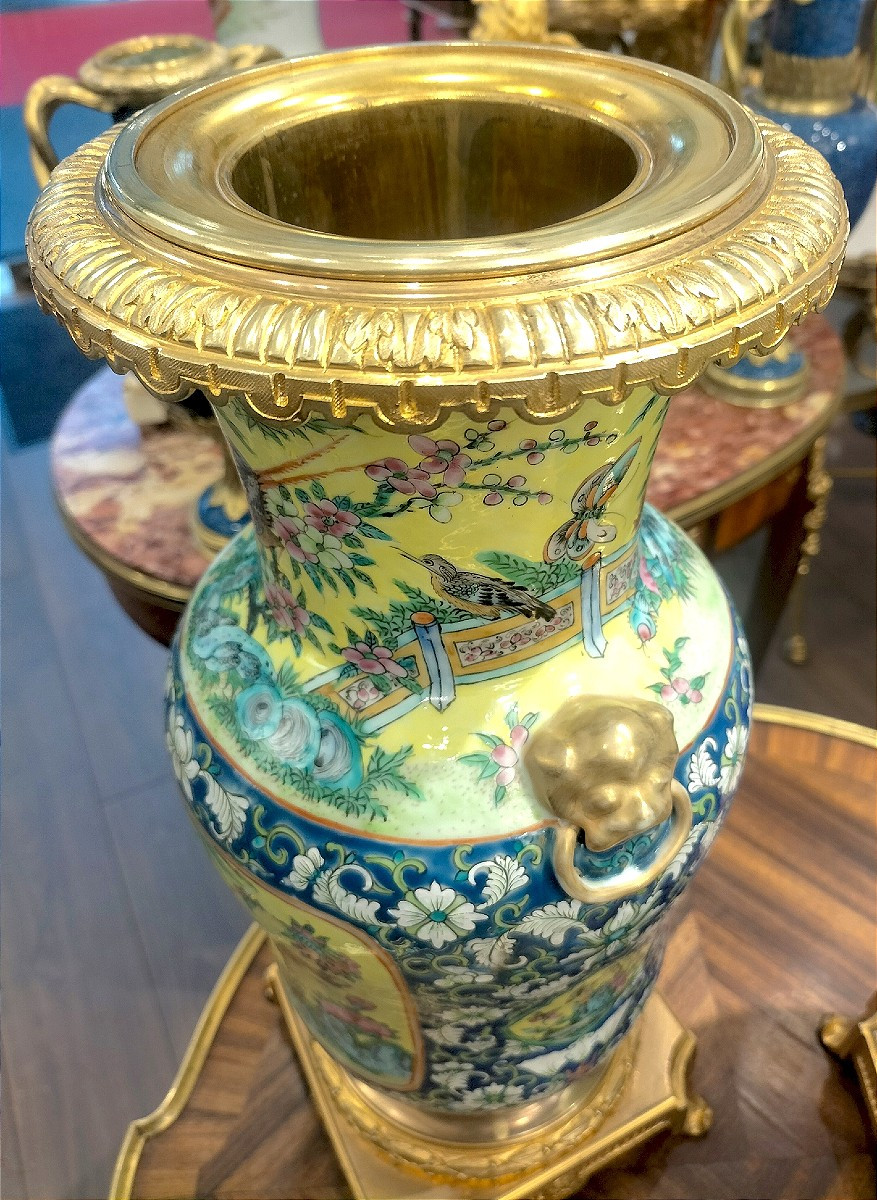 Paire de grands vases en porcelaine de Chine Canton monture bronze doré 19ème siècle -photo-5