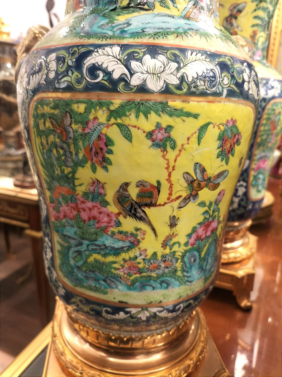 Paire de grands vases en porcelaine de Chine Canton monture bronze doré 19ème siècle -photo-6
