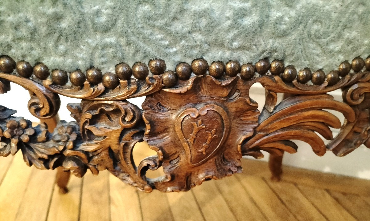 Rare Carved Walnut Stool, Early 18th Century -photo-1