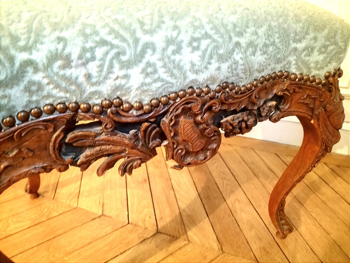 Rare Carved Walnut Stool, Early 18th Century -photo-3