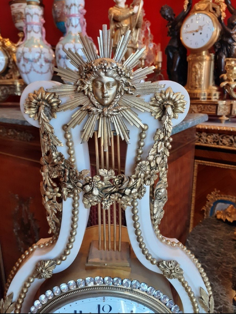 Importante pendule lyre en bronze doré et marbre blanc 19ème siècle -photo-1
