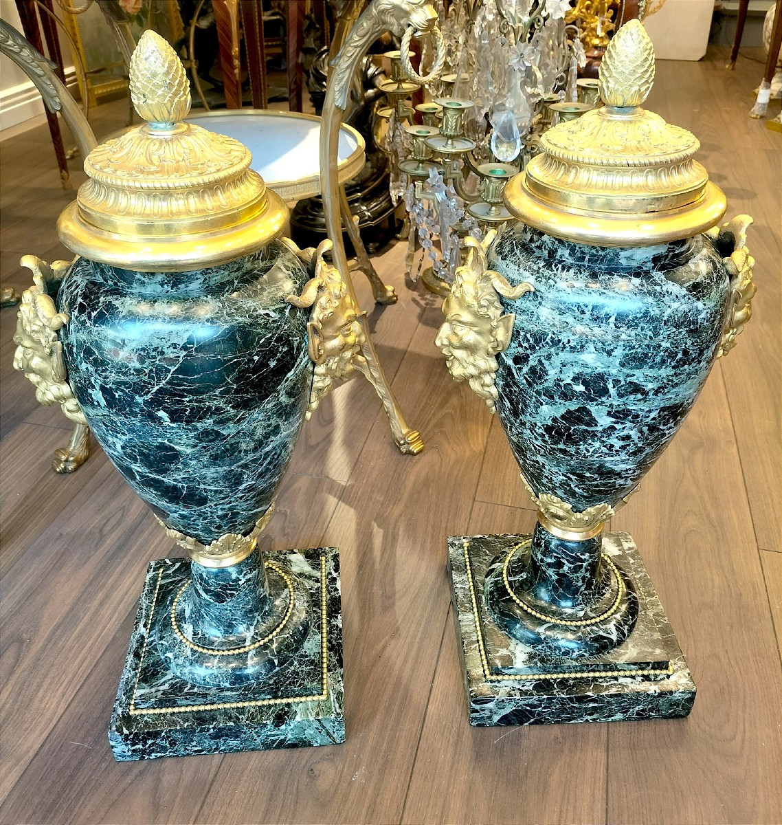 Paire d'importantes cassolettes en marbre vert de mer et bronze doré -photo-2