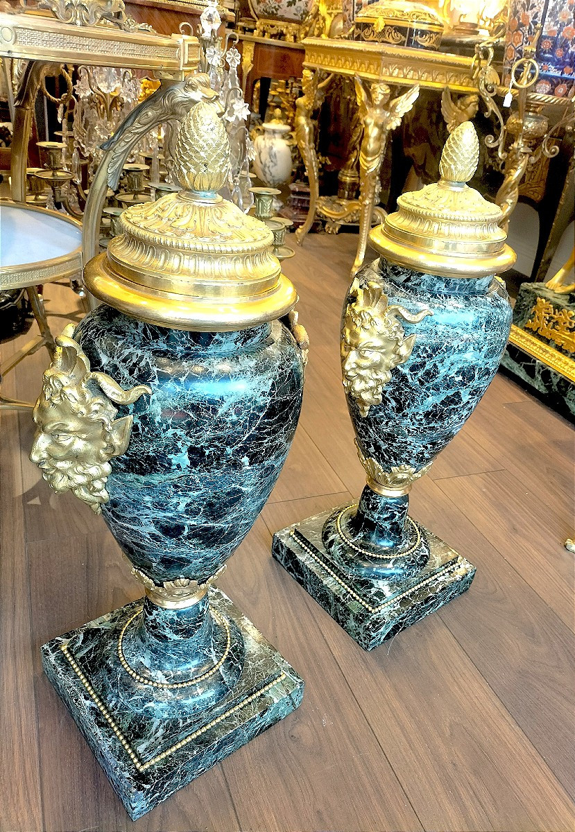 Paire d'importantes cassolettes en marbre vert de mer et bronze doré -photo-3