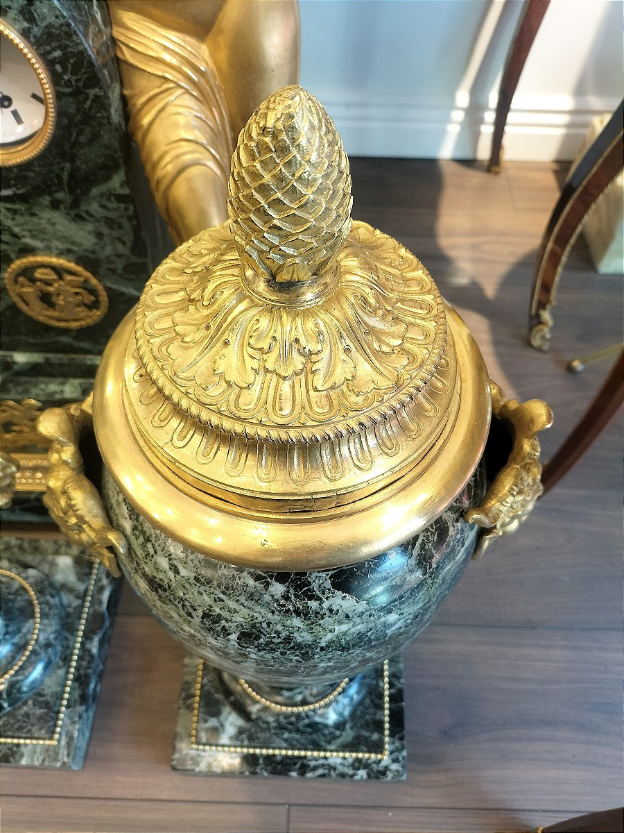 Paire d'importantes cassolettes en marbre vert de mer et bronze doré -photo-1